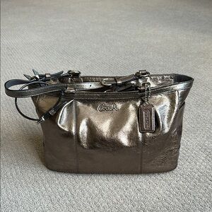 •COACH• Metallic Silver Shoulder Strap Purse